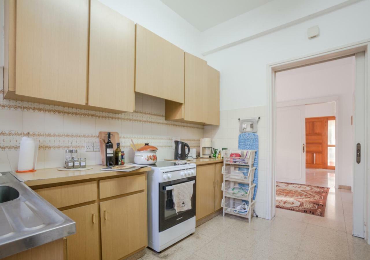 Sunny Family Home By The Beach Лимасол Екстериор снимка